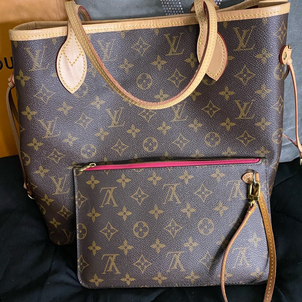Neverfull mono with pivoine /pink with wristlet!